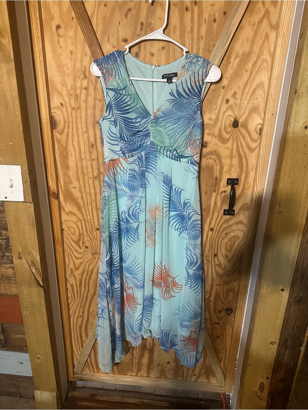 Roz & Ali Light Blue Palm-Print Midi Dress with Navy & Coral Accents